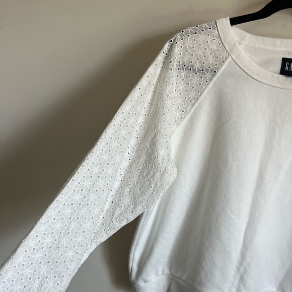 Gap Relaxed White Eyelet Crewneck Cotton Sweatshirt Womens Size Medium EUC - Picture 3 of 15